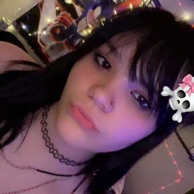 Nymphosubbygirl's profile picture. nympho girl. 
If you don't follow I don't DM you