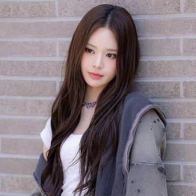 jeeminiaya's profile picture. Not/Real // IZNA JEEMINEE ﹙ ꜱᴏꜰᴛ ꜰʟᴜꜰꜰ · ᴛɪɴʏ ʀᴀɢᴇ · ᴘʀᴇᴛᴛʏ ᴄʜᴀᴏꜱ ﹚ small but dramatic collects affection like it’s currency ♡