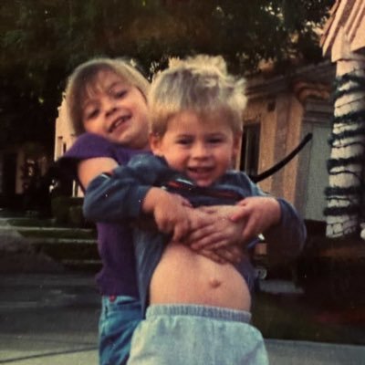 eeessemee's profile picture. dumb bitch. bad songwriter. bad producer. wow. fortnite. apple. tech. design. fuck israel.