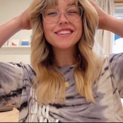 robertsabrinah's profile picture. Men, the world needs your protection, not your aggression.😉