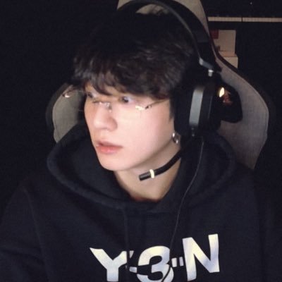 jeonr97's profile picture. ⌕ ˒ 𝗽𝗹𝗮𝘆𝗶𝗻𝗴 – 𝗐𝖾 𝖺𝗋𝖾 𝖻𝗎𝗅𝗅𝖾𝗍𝗉𝗋𝗈𝗈𝖿 :: 𝗍𝗁𝖾 𝖾𝗍𝖾𝗋𝗇𝖺𝗅.𝗺𝗽𝟯 ; @itsJ_hoseok ; fan account. only army :p