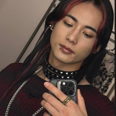 oneroomgay's profile picture. y eso q tiene que ver con que Luffy será rey de los piratas 👩🏻‍💻