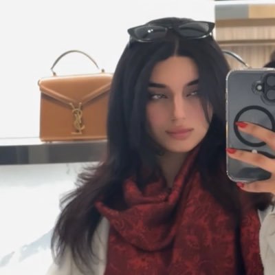 monyv__'s profile picture. 