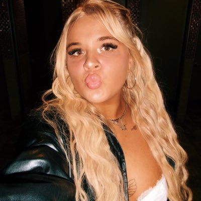 heartashleyyy's profile picture. 24 ~ jersey shore~ hair stylist ~ IG-ashleyllewellynn
