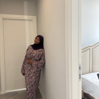 lipsdripping's profile picture. Intellectual (non practicing)