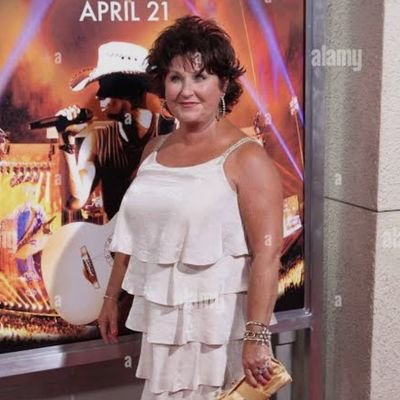 j7br8j5tvuXxFpp's profile picture. Mother to Kenny Chesney ❤️ Big yesss if My Son Kenny Chesney is still your favorite music 🎶 ❣️❣️❣️ Replying DMs Biggest supporter of Kenny Chesney 🥳🥳🌺🌹