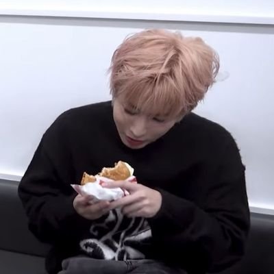 fmluvsstr's profile picture. 🇺🇦