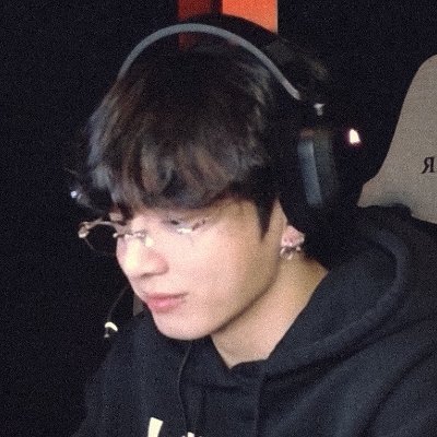 V4MPYH0BI's profile picture. #1 Butter glazer 🧈♡  2018 ARMY ♡ man hating lesbian except for Kim namjoon ♡ SEEING TWICE ♡ (CLICK VIEW MORE FOR STANLIST)