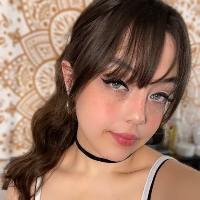 LolaBicky's profile picture. 