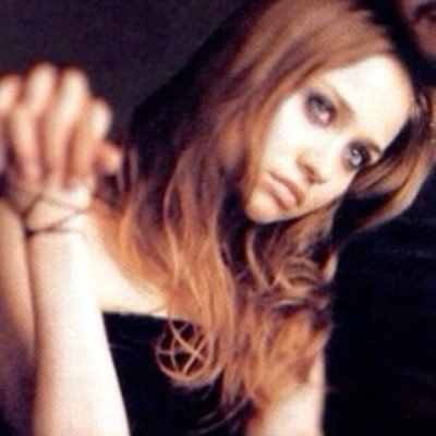 pixtwig's profile picture. I love food sm I fucking hate it