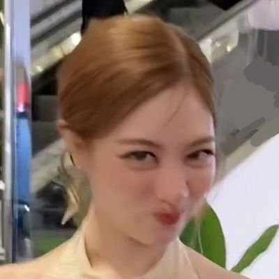 juneenjoyjoy's profile picture. 24 🏳️‍🌈 | INFP | I love women and love all GLs too, that's all you need to know
                                       love is the only true revolution - 🧡