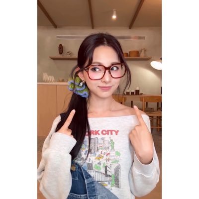 _tzunyan__'s profile picture. 三度の飯より #ツウィ ちゃんが好き💙🫵🏻😻
