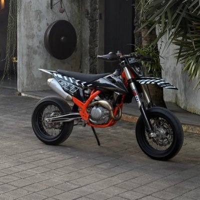 ananaiax's profile picture. 