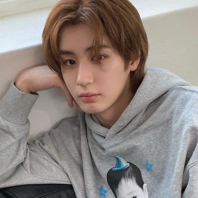 Donnghyun's profile picture. 𝐋𝐞𝐞𝐡𝐚𝐧, a curious and strong-minded man with a unique worldview. only look at https://t.co/45COT4IFk6 (roleplayer, 2004)