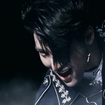 clovers_aurora's profile picture. A little sad, a little raunchy, a lot goofy 🍀 I complain and write ✌️ Sometimes NSFW