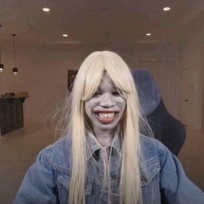 Defconbri's profile picture. “I either recycle you and get someone who looks like this or I change you to this..” 😌