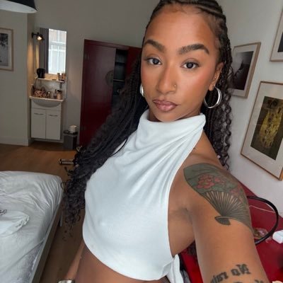 GoddessM555's profile picture. intoxicatingly beautiful & impossible to quit. initial €50. 🇧🇪