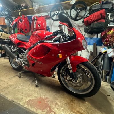 Exuptoy's profile picture. Petrol head and retro sportsbike fan.
