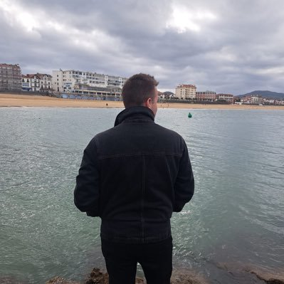 amaiurelizari's profile picture. 🎙 Periodista en @euskaltelebista|n kazetaria | 📺 Presento @navarra_hoy aurkezten dut | ⏯ Podcast en @HablarXCallar