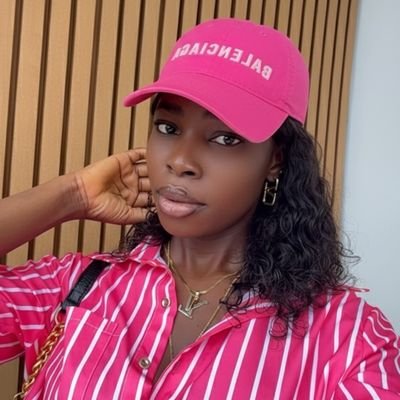 brownie_amaka's profile picture. Making sense of your messy data and my messy life... glitched but gorgeous 🤭📊