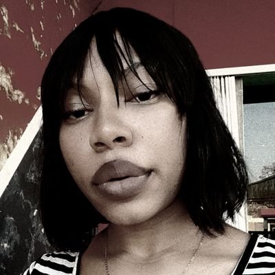 Cinthya_Dimma's profile picture. unconventional woman. hopeless romantic.