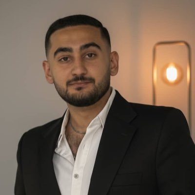 Aliaqo_'s profile picture. ـــــــــــــــــــــ(این صفحه توسط ادمین اداره میشود) ــــــــــــــــــــــــ شَبی صادِق تـر از هر صُــبـــح بُـغضـــم را هِــدایـت کـݩ