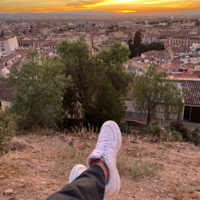 SMinassii's profile picture. Un peu de science éloigne de Dieu, mais beaucoup y ramène.