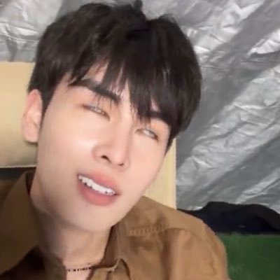 Prang_Prang0939's profile picture. 🤍🖤 🫶🏻 “พี่เพิร์ธ อยู่ไหนอ่า ต้าต้าอยู่ไหน ต้าต้า” 🐯🐶 #PerthSanta #PerthTanapon #Santapp