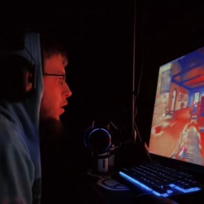 VeryLunii's profile picture. 22. / Player for ? / 🎮 IRI 🌌 Prev. 250 👑 / 2x 🥇 2x🥈 4x 🥉