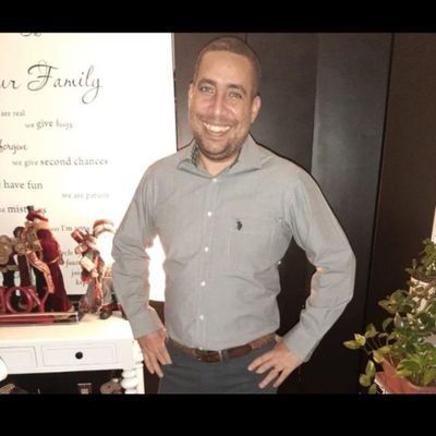 GuillermoGil14's profile picture. Si sólo aprendiéramos a ir por la vida ligeros de equipaje.