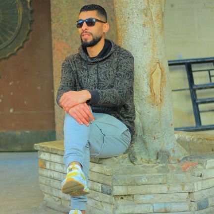 Karam4218's profile picture. ولدت مٌثقلا بالديون ؛ منذ أول صرخة مديناً لله بالعبادة ، وللوالدين بالبر ، للوطن بالولاء ، وللإنسانية بالحزن 
إنني أعيش في هذه الحياة أسدد دين ولادتي 🌸