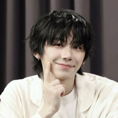 qrkhani_ls's profile picture. she/her; for #아홉, my 9️⃣; hanjewelz main