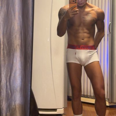 ZXTD186's profile picture. 黑皮💪🍑 外翻易尿，无电报 ，微信🚪 喜🍆 🎬完整版https://t.co/V7QizkA0SV