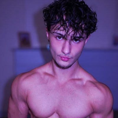 tomasmrld's profile picture. ce que je peux pas poster ici 👇🏼