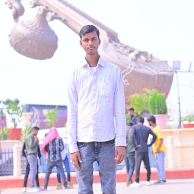 Yadavsuneel65's profile picture. हम बागी रहेंगे उन महफिलों से 
जहां शौहरत तलवें चाटने से मिलती है 
 ❤️🙏