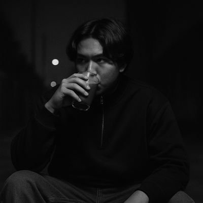 ezRKKyWp4E12591's profile picture. 多くの美女と楽しく過ごすために僕は生存権を捨てます。性格ゴミ、友達ゼロの社不。