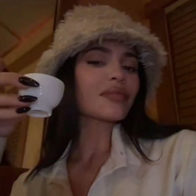 khysbeauty's profile picture. kylie jenners unofficial lawyer in times of crisis