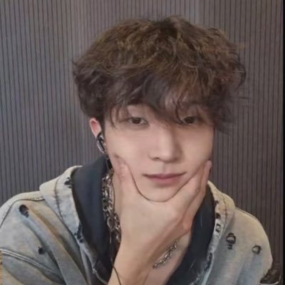 frogitboy's profile picture. #수민: cheeseballs ⋆. 𐙚 ˚| full-time frog enthusiast | president of tikers (txt + xikers) fanclub | 🎀| 귀여운 개구리
