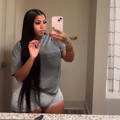 SecretlyBangin's profile picture. dm for removal