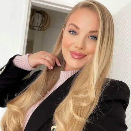 themediascoop11's profile picture. Knowing others is intelligence; knowing yourself is true wisdom❤️