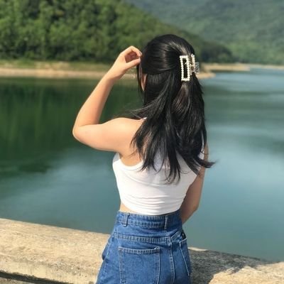 Oyeseemmy's profile picture. Confidence level: selfie with no filter. Zero plans, just vibes