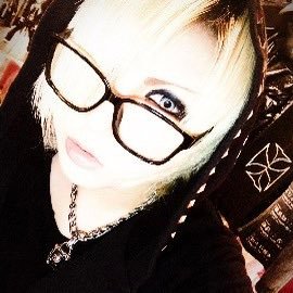 hide__serika__'s profile picture. hide狂愛 / the GazettEルキ厨 / ﾌﾟﾘｽﾞﾑｴﾘヰﾄ コテギャ広島18歳 @shabiller__ でお洋服や衣装作ってます🥀 YouTubeもやってます。 お仕事以外のDM返信遅いです フォロバは基本知り合いのみ