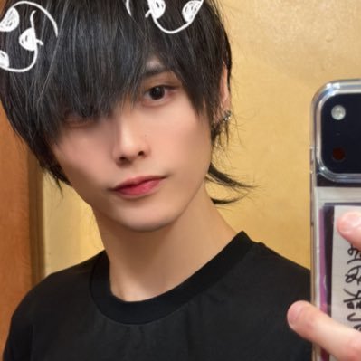 shion_santeam's profile picture. 毎日自分に二日酔い🌟イケメンキチガイスタッフ /イベント制作、音響照明目指してます📓/MCMのVIP/元メン地下2022/02/05卒業 /チェキ8000枚プレイヤー /バンド🎤/俳優 /モデル /作詞作曲 /BAR店長 /美容師✂️/シーシャ作成/その他SNS↓↓