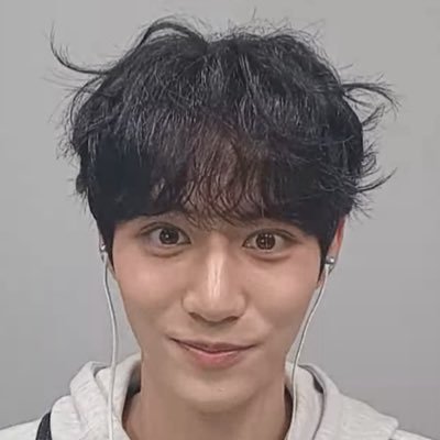 Lunstroha's profile picture. #루네이트 ♡ #이안 #진수 ૮꒰ྀི∩˃ ᵕ ˂∩꒱ྀིა 내 행복 ❣️