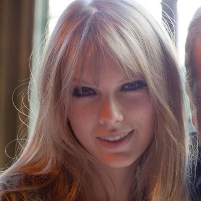 lanadezrey's profile picture. 