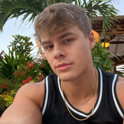 ispeachyboy's profile picture. British 🇬🇧