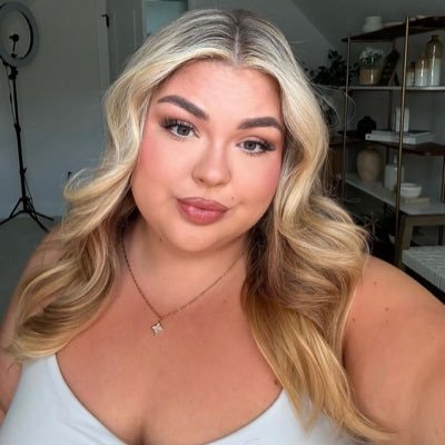 cynthia_t09's profile picture. 