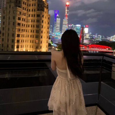 AnandGavit2's profile picture. 自分の唇の端を舐めたら、すごく辛い。やっぱり、辛い女の子だね