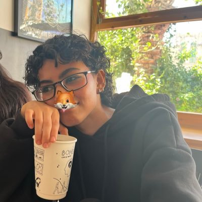 lloneey's profile picture. 