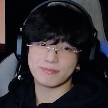 vkoopiece_'s profile picture. Puisque je rirai dans l'une d'elles, alors ce sera pour toi comme si riaient toutes les étoiles. Tu auras, toi, des étoiles qui savent rire.